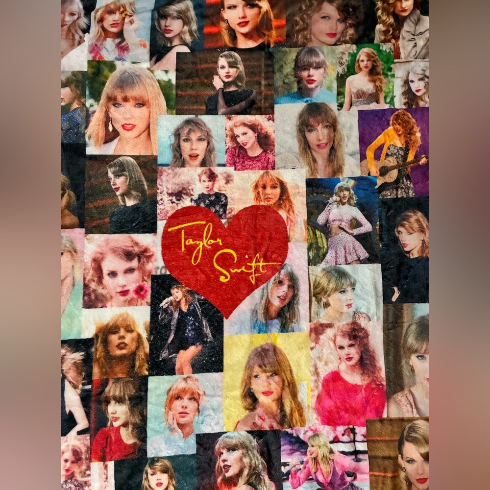 Taylor Swift Collage Blanket - Picture 6 of 6